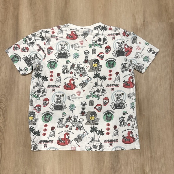 Men’s XL Tshirt by Arsenic, graphic print featuring skulls doing different stuff - Picture 2 of 6